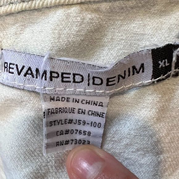 🌿4/$35🌿 REVAMPED DENIM Light Wash Distressed Jean Jacket (XL) - Picture 6 of 8